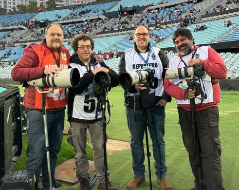 Cobertura fotográfica de partido de fútbol